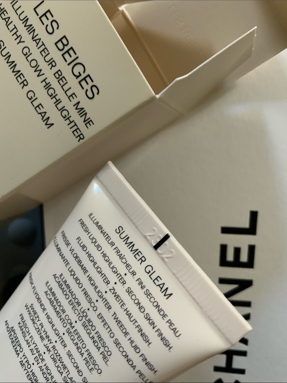 CHANEL LES BEIGES Healthy Glow Highlighter liquid blush in shade Summer Gleam